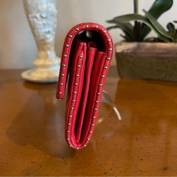 CHANEL V Stitch Chevron Studded Detail CC Logo Lambskin Long Trifold Wallet - Picture 17 of 17